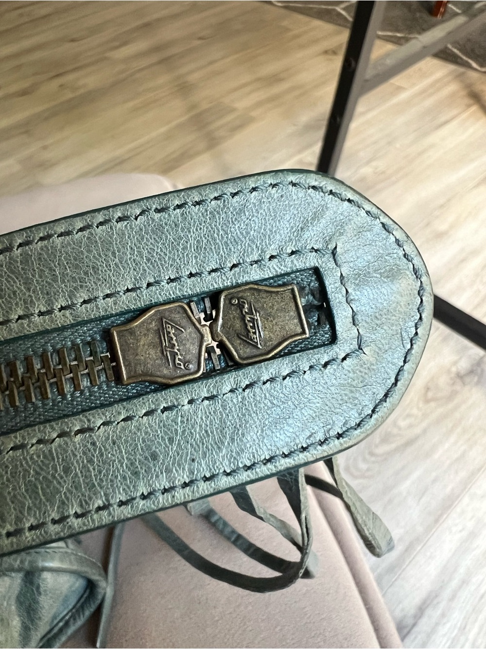 Balenciaga Classic Leather City Bag - Picture 6 of 16
